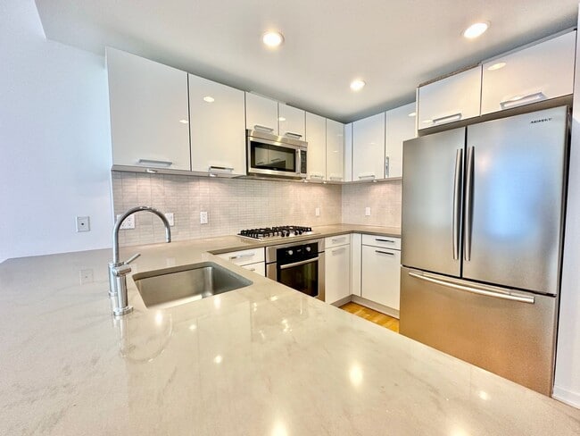 Building Photo - EPIC REA: GORGEOUS 1BD/ 1BA Condo w/ Amazing Views & Fabulous Rooftop