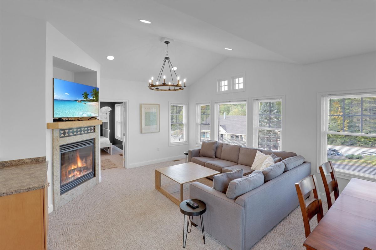 Building Photo - 13 Greenscapes, 9