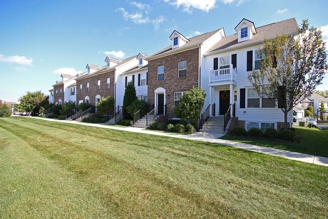Building Photo - Polaris Area Townhomes