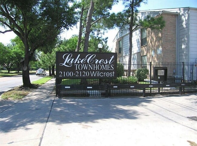 Building Photo - 2100 Wilcrest Dr