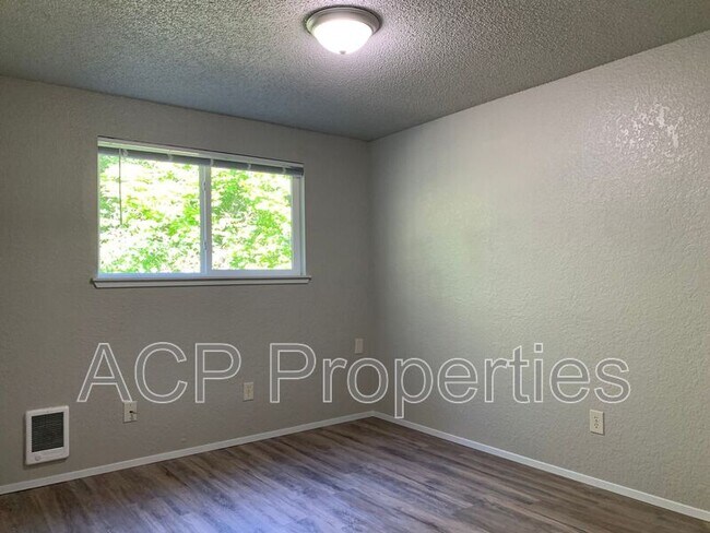 Building Photo - 3618 E Rusley Dr