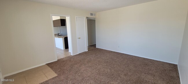 Building Photo - 5761 Longview Dr