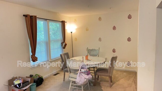 Building Photo - 261 Corey Dr