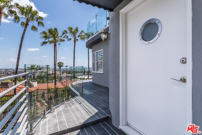 Building Photo - 1541 Selma Dr