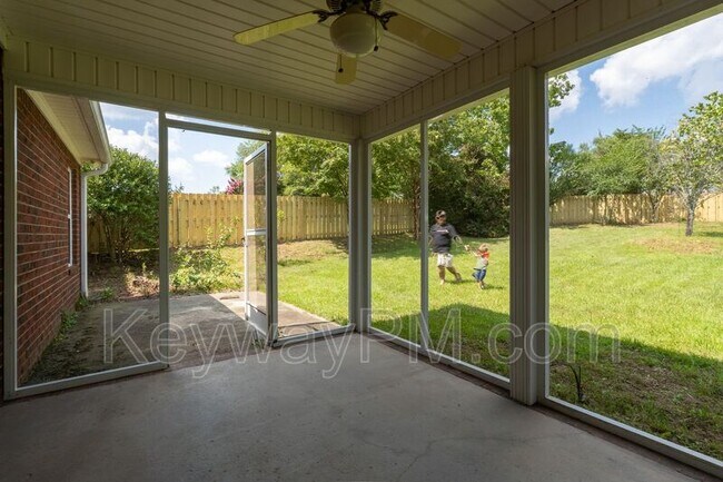 Building Photo - 219 Rainbow Falls