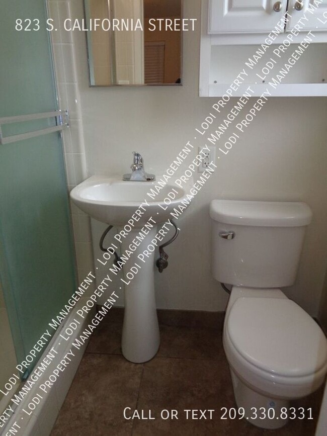 Building Photo - 823 S California St