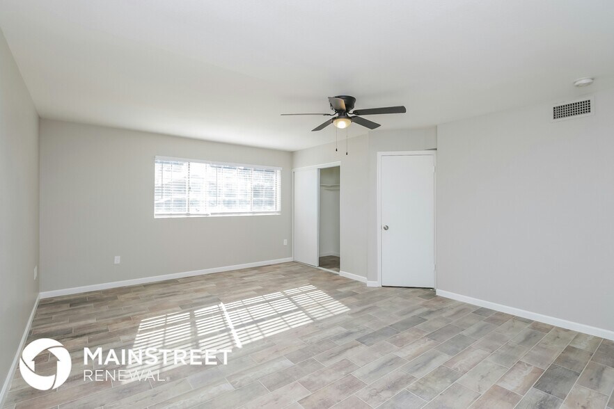 Building Photo - 8902 W Vernon Ave