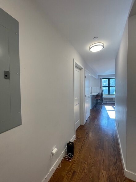 Building Photo - 3592 Greystone Ave
