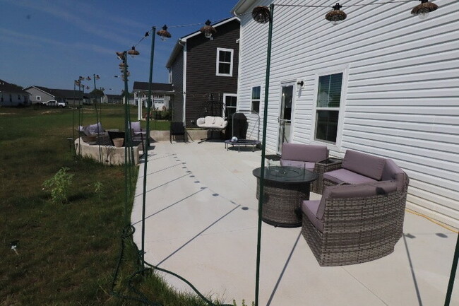 Building Photo - "Beautiful 4-Bedroom Family Home with Spacious 1903 Sq Ft Layout in Greenfield, IN!"