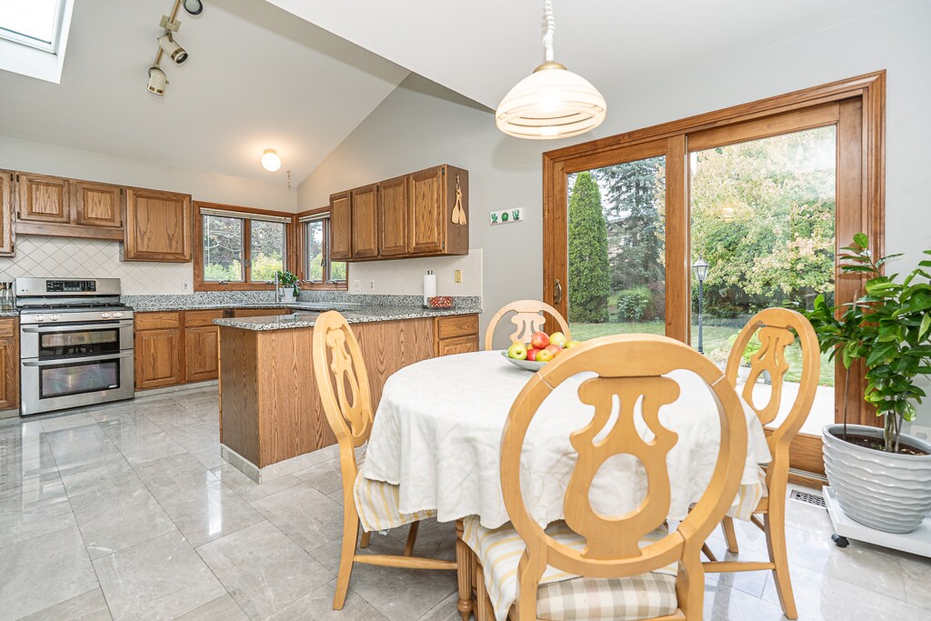 Building Photo - 1574 Devonshire Dr