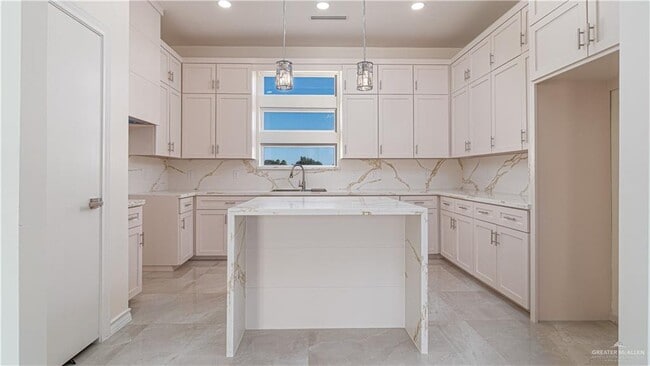 Building Photo - 2804 Magnolia Dr