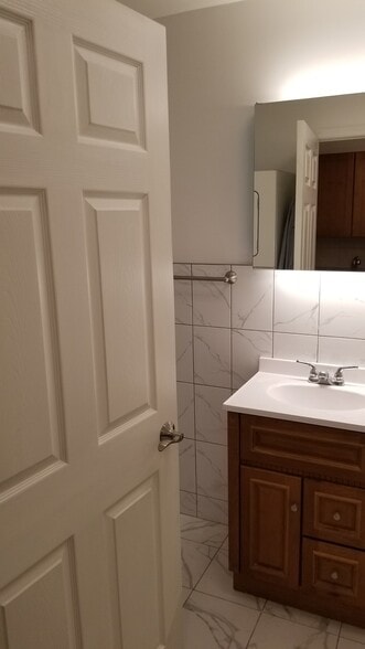 Building Photo - 164 Mill St