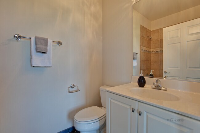 Building Photo - 8 Turnbury Ct