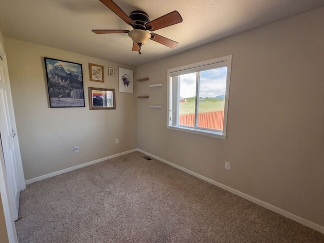 Building Photo - Foxtail Pines! 5 acres! Open floor plan!