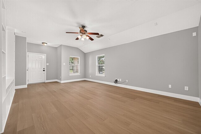 Building Photo - 22210 Bellow Glen Dr