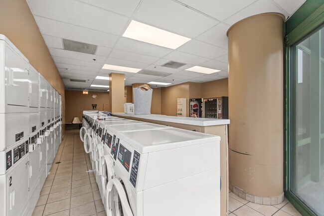 Building Photo - 111 W Maple St