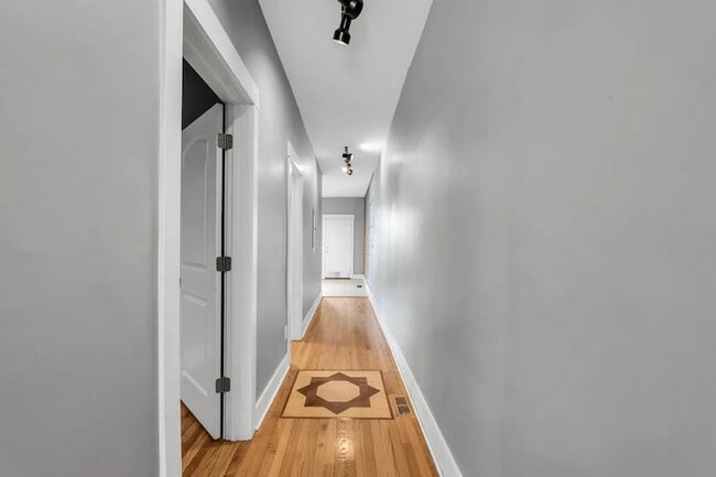 Building Photo - 3208 W Wabansia Ave