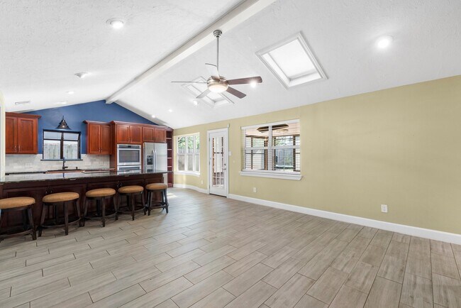 Building Photo - 3010 Westerland Dr