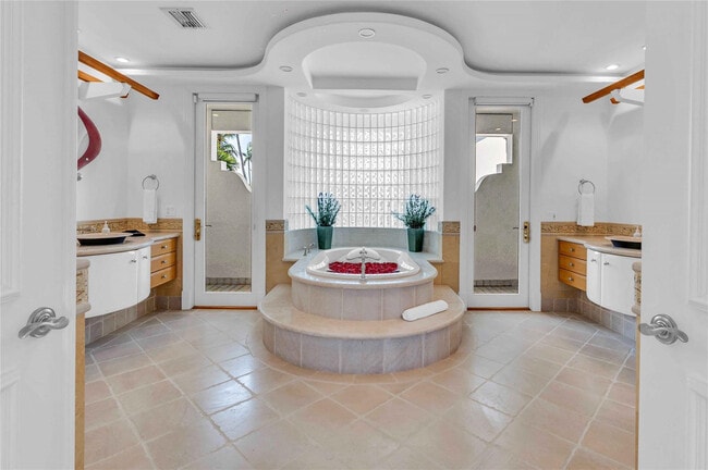 Building Photo - 74 Nurmi Dr