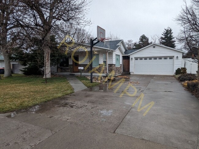 Primary Photo - Charming 3 Bed / 1 Bath Home with Office &...