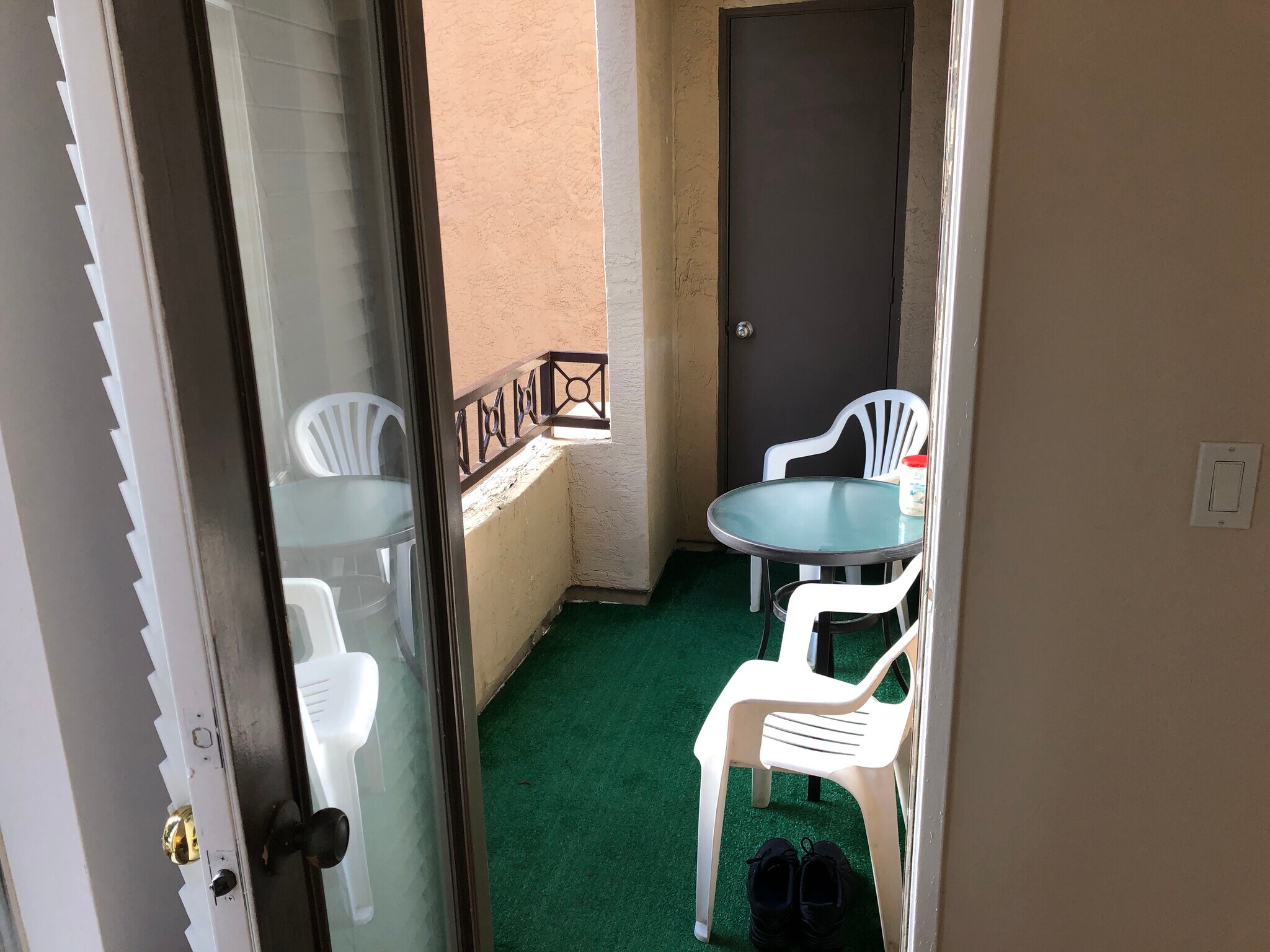 Building Photo - 8889 Caminito Plz