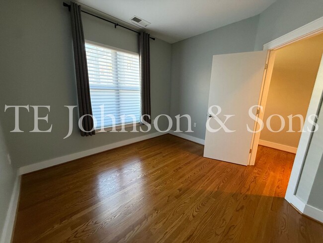 Building Photo - Modern Three Level Townhome in the Heart of Winston Salem