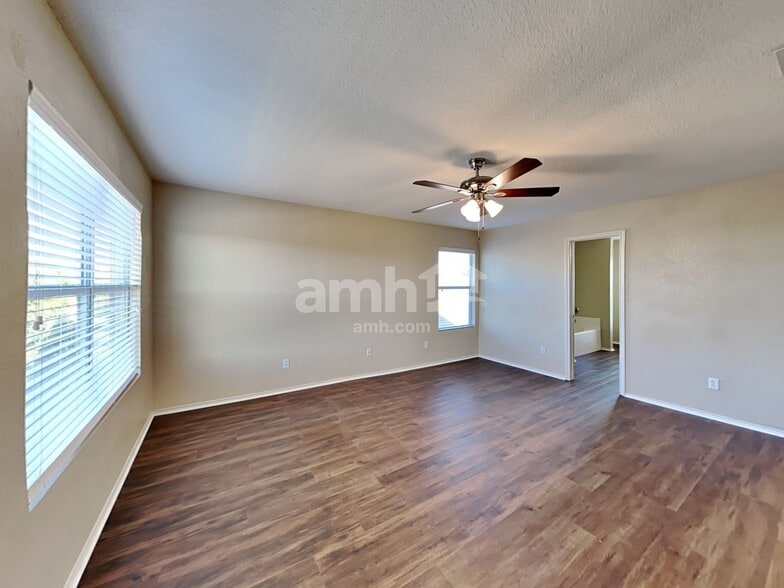 Building Photo - 9829 Sparrow Hawk Ln