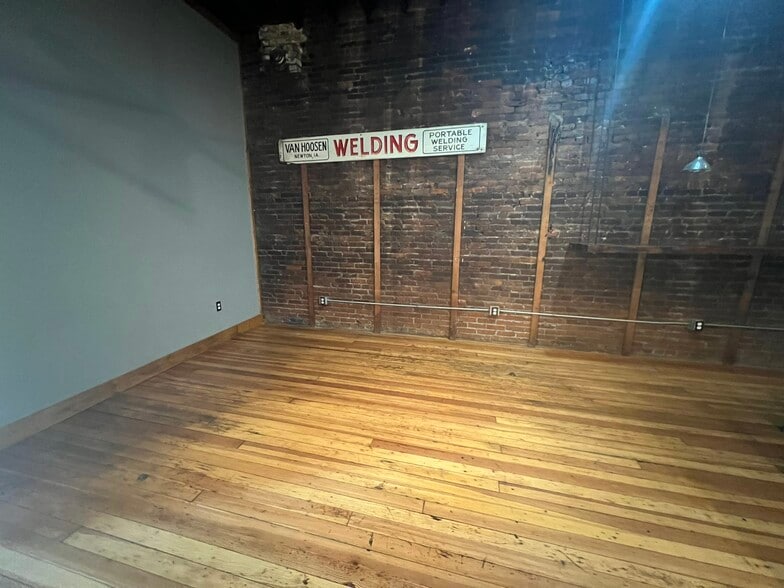 Living Room - 921 Broad St