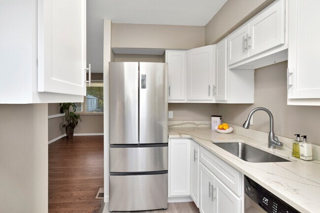 Building Photo - U. City - Beautiful Rehabbed home for rent