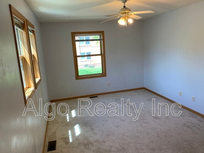 Building Photo - 2827 N Aldrich Ave