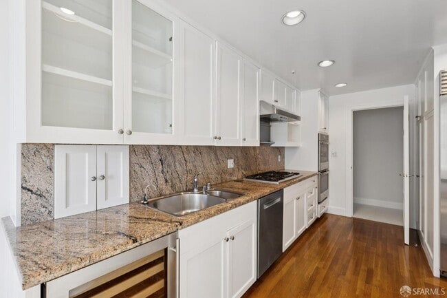 Building Photo - 1150 Sacramento St