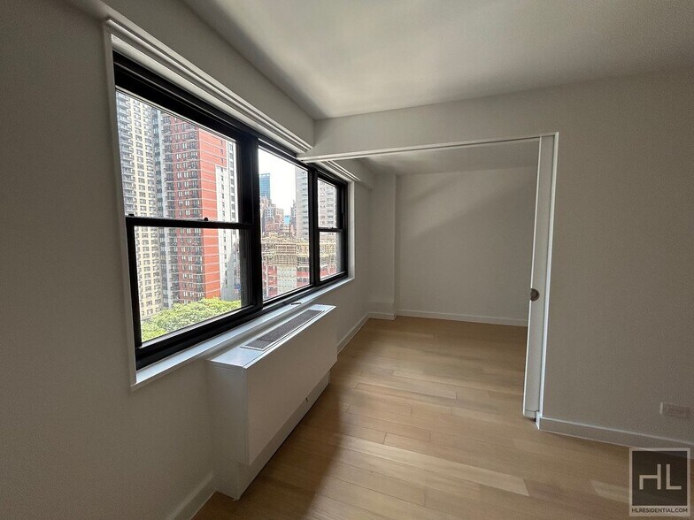 Building Photo - East 39th Street