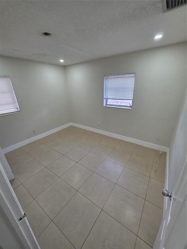 Building Photo - 341 Delaware Ave