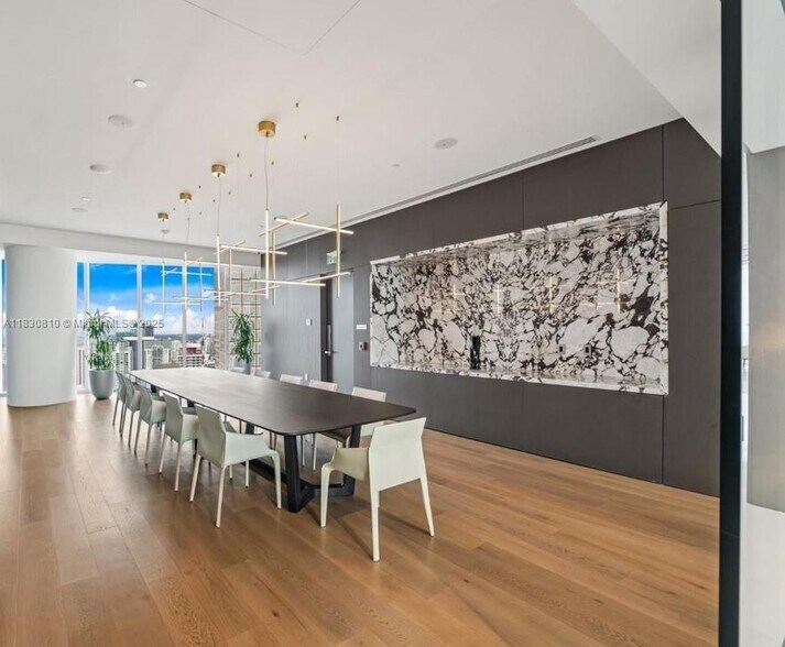 Building Photo - 300 Biscayne Boulevard Way