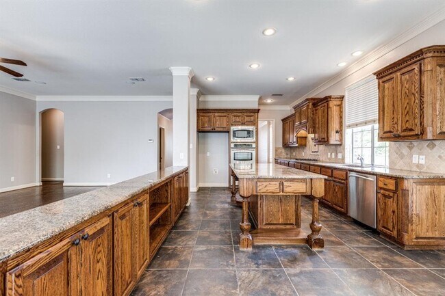 Building Photo - 7701 Thistledown Dr