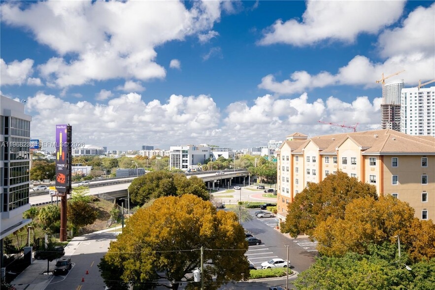 Building Photo - 201 SW 17th Rd