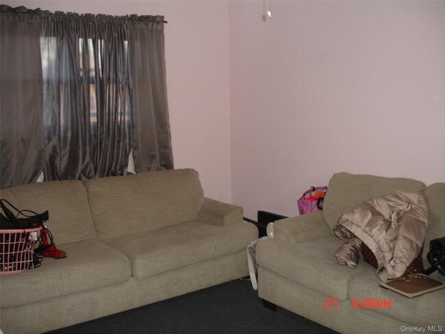 Building Photo - 17 Stewart Ave