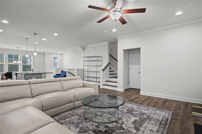 Building Photo - 2779 White Oak Ln