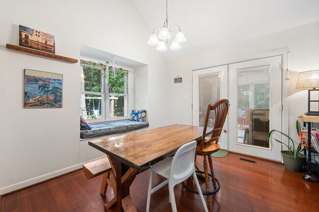 Building Photo - Charming 3br 2ba Saltbox Home in Peaceful,...