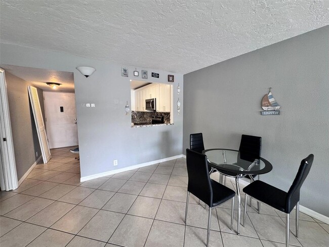 Building Photo - 2763 Woodgate Ln