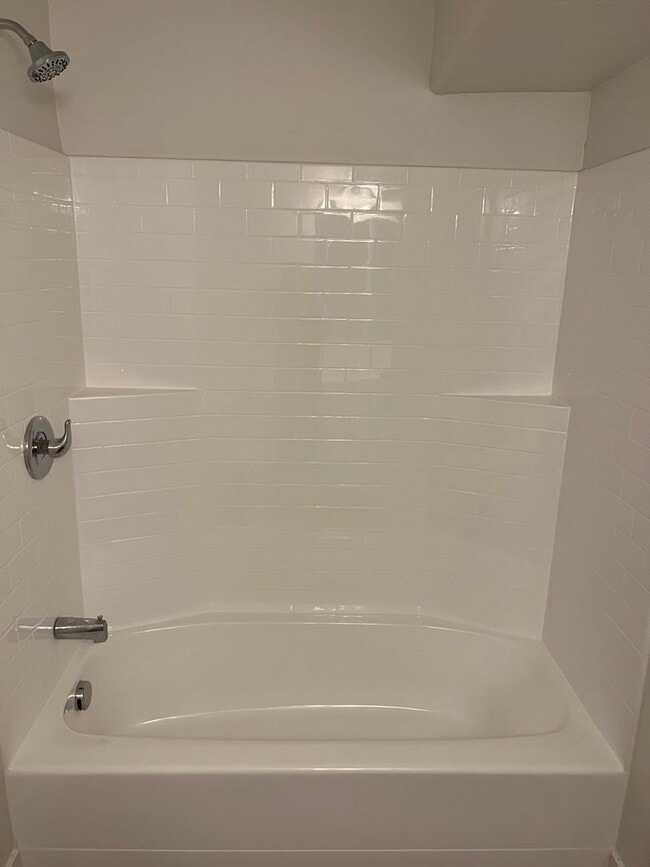 Building Photo - Pet Friendly Townhome