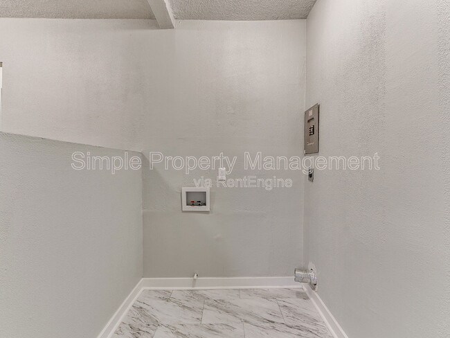 Building Photo - 1841 N Gatewood Ave