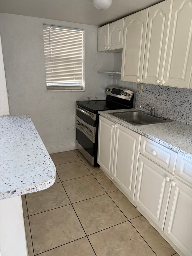 Building Photo - 3901 SW 112th Ave