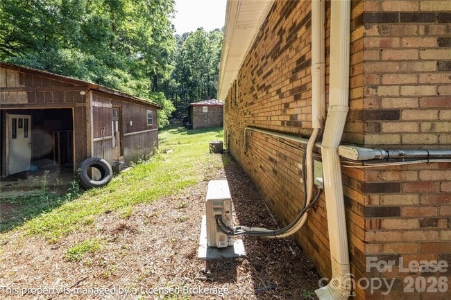 Building Photo - 234 Poplin St