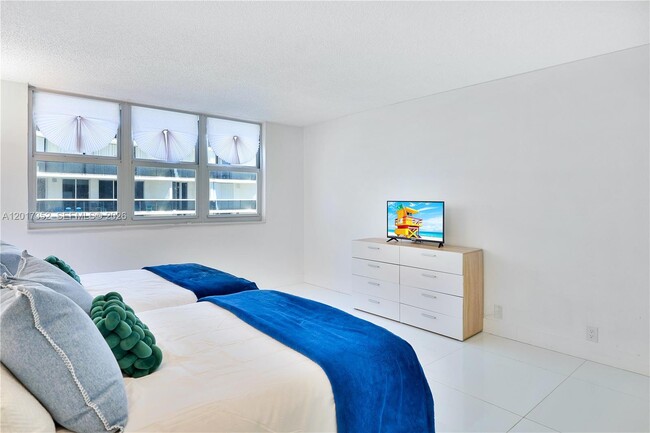 Building Photo - 9511 Collins Ave