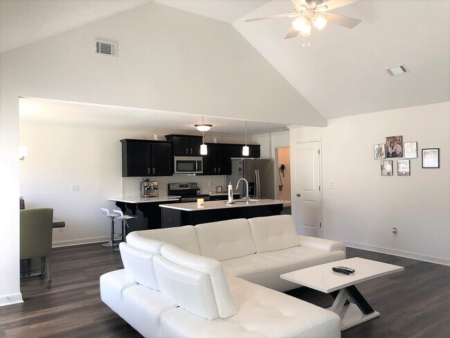 Building Photo - 238 Ducal St