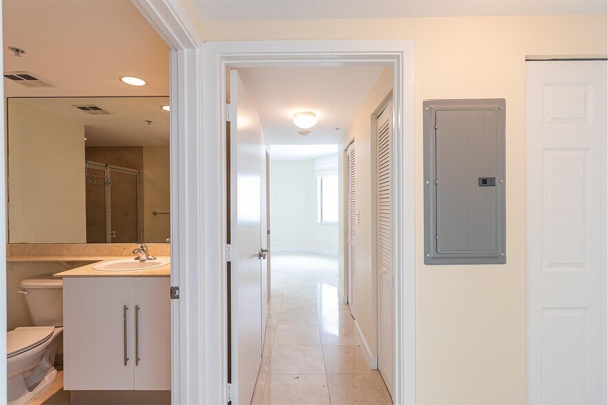 Building Photo - 335 S Biscayne Blvd