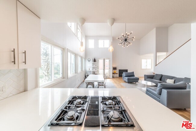 Building Photo - 29 Lighthouse St