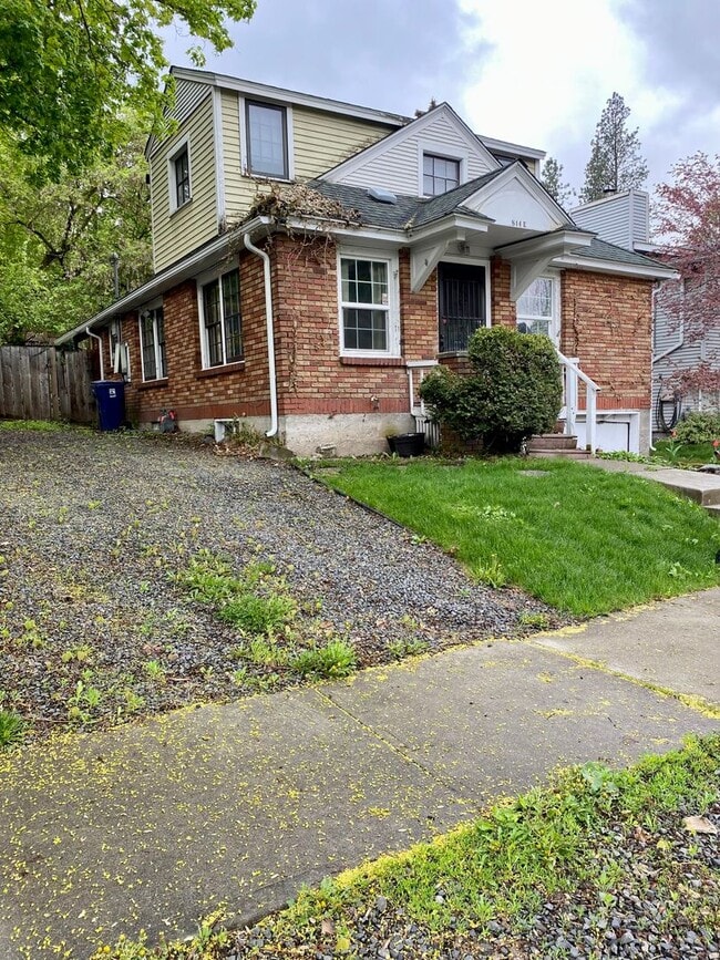 Building Photo - Perry District 3 Bedroom 2 Bath Brick Home