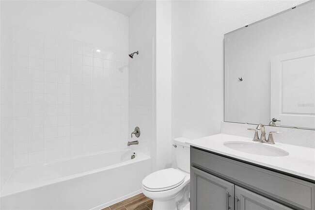 Building Photo - 6306 Lakepine St